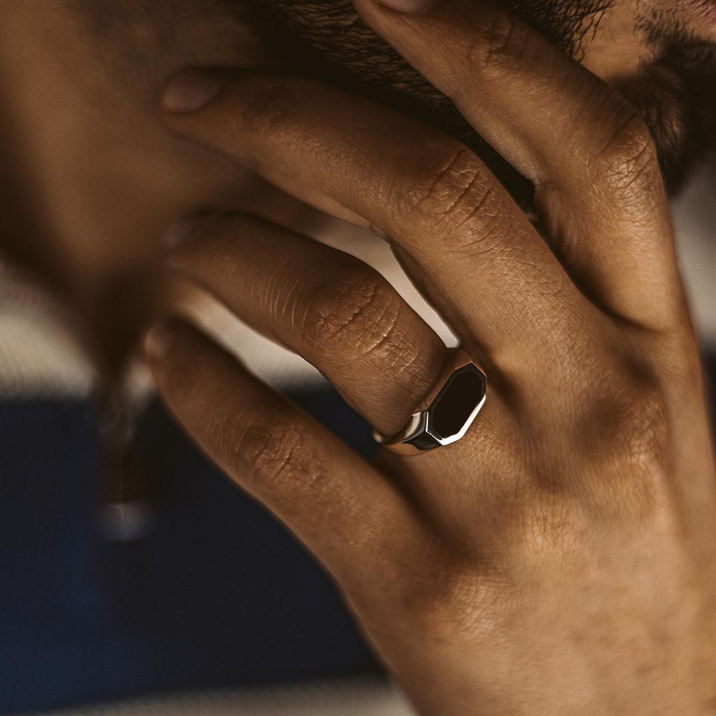 Aniq - Elegant Black Onyx Signet Ring 7mm
