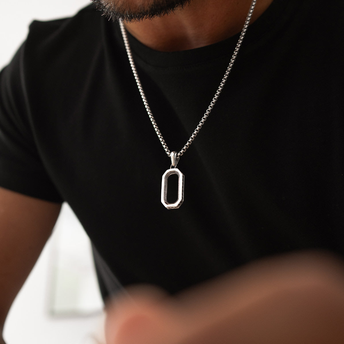 Durwās - Arch Pendant Silver with Black Diamonds