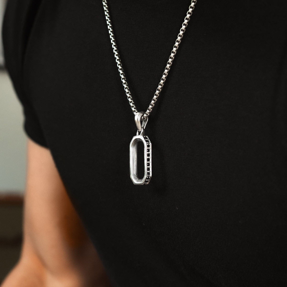 Durwās - Arch Pendant Silver with Black Diamonds